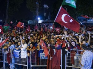 Kısıklı'da 'demokrasi nöbeti' devam ediyor
