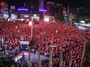 'Bütün siyasi partiler bu süreçte omurgalı durmuştur'