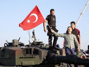 Yazarlardan FETÖ'nün darbe girişimine tepki