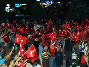Akşehir'de demokrasi nöbeti