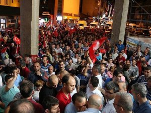 Karadenizliler milli iradeye sahip çıkmak için meydanlarda