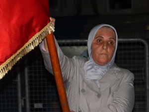 Darbe girişimine karşı 3 gün bayraktarlık yaptı