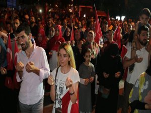 Kısıklı'da 'dua'lı bekleyiş sürüyor