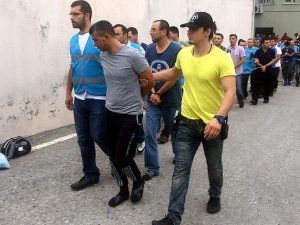Darbeci komutanlara yönelik tutuklamalar sürüyor