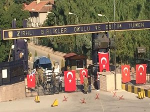Etimesgut'taki Zırhlı Birlikler'in kapıları tutuldu