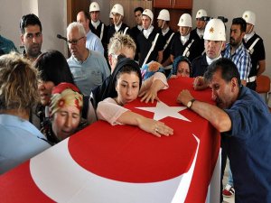 Doğum gününde şehit olan özel harekat polisi Yorulmaz toprağa verildi