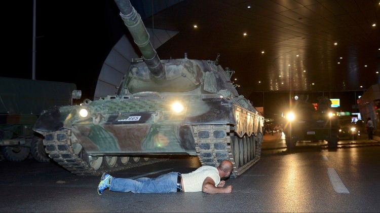 Tankın önüne yatan vatandaş konuştu
