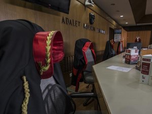 Darbe girişimi soruşturmasında 24 şüpheli mahkemede