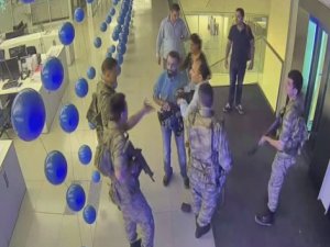 CNN Türk kameramanı darbecilere böyle direndi