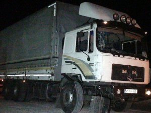 Trafik kazasına giden güvenlik güçlerine tır çarptı