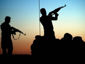 İran'ın Suriye'deki milisleri darbe girişimini kutladı