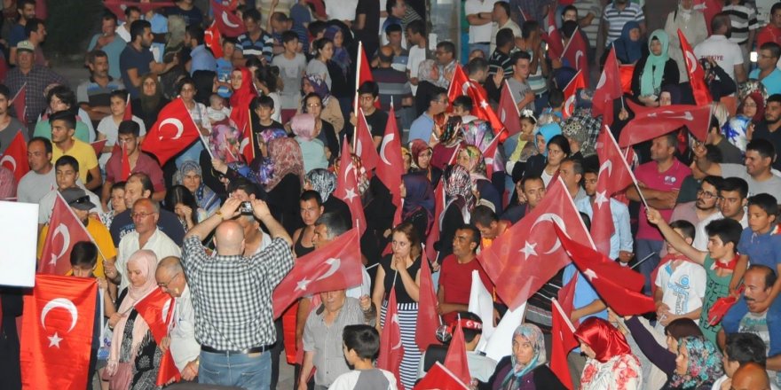 Akşehir Belediyesi'nden demokrasi nöbeti bekleyenlere ikram
