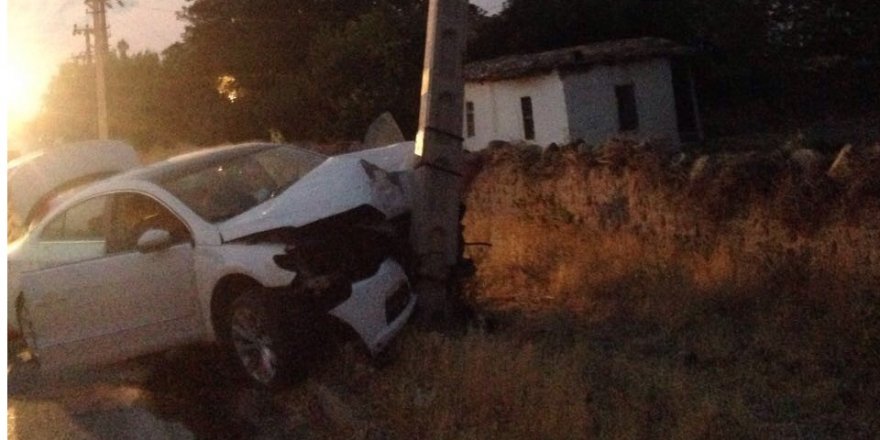 Kulu’da otomobil elektrik direğine çarptı: 1 yaralı