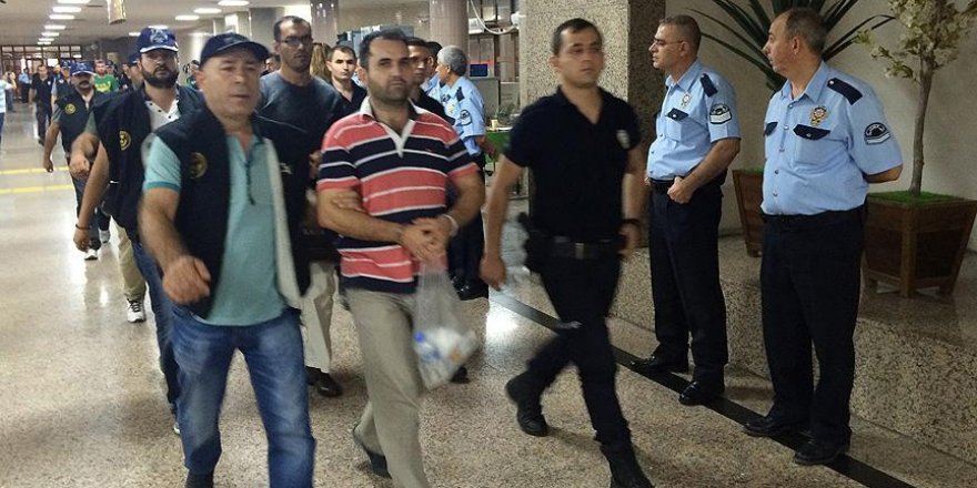 İzmir'deki FETÖ darbe girişimi soruşturmasında 15 tutuklama