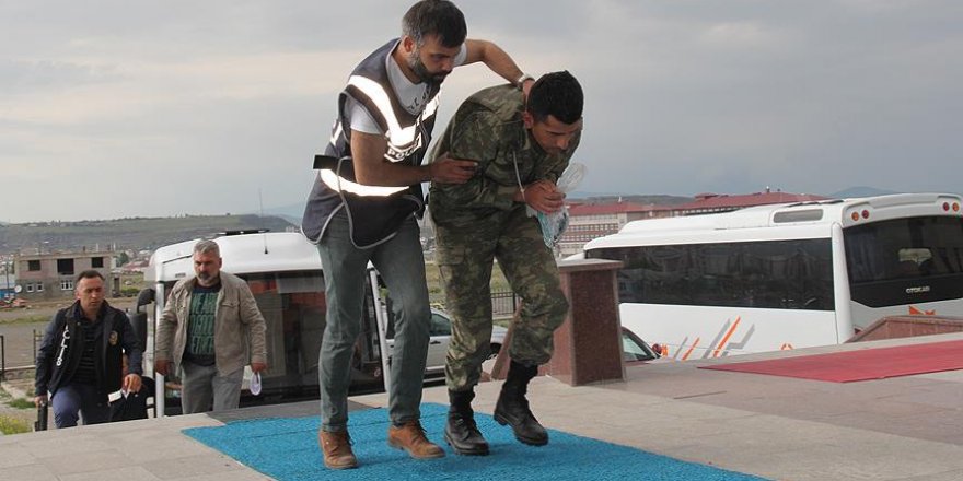 Kars'ta gözaltına alınan 19 asker tutuklandı