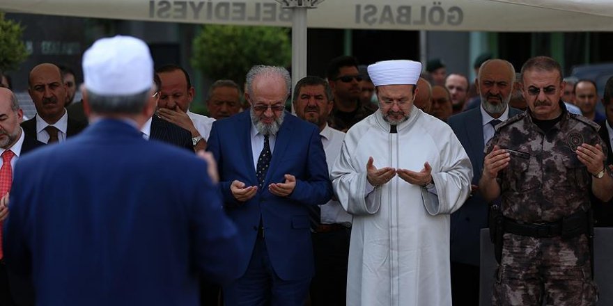 Görmez ve müftüler, özel harekat polislerini ziyaret etti