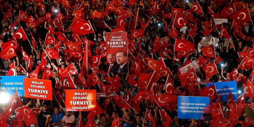 Vatandaşlar meydanları boş bırakmıyor
