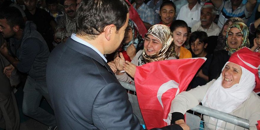 'Demokrasi nöbeti'ndeki vatandaşlardan OHAL kararına destek