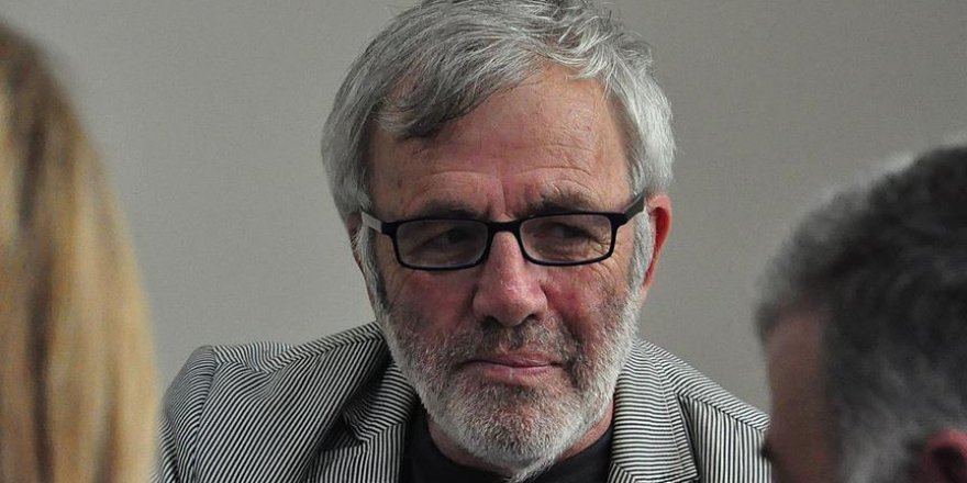 'Kendilerini mağdur hissedenler darbeye tiyatro diyor'