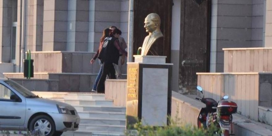 Konya'da adliyeye sevk edilen 6 hakim ve savcıdan 5'i tutuklandı