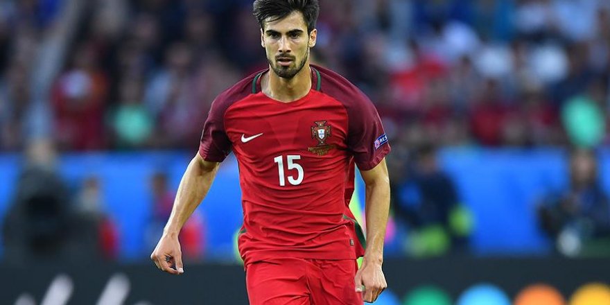 Barcelona Gomes'i açıkladı