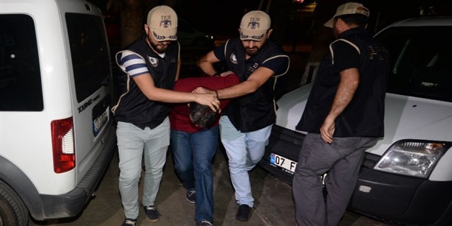 Darbe girişiminde Boğaziçi Köprüsü'nü kapatan albay giysi dolabında yakalandı