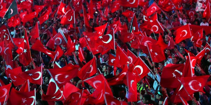 Türk bayrağına talep arttı, kumaş yetişmiyor