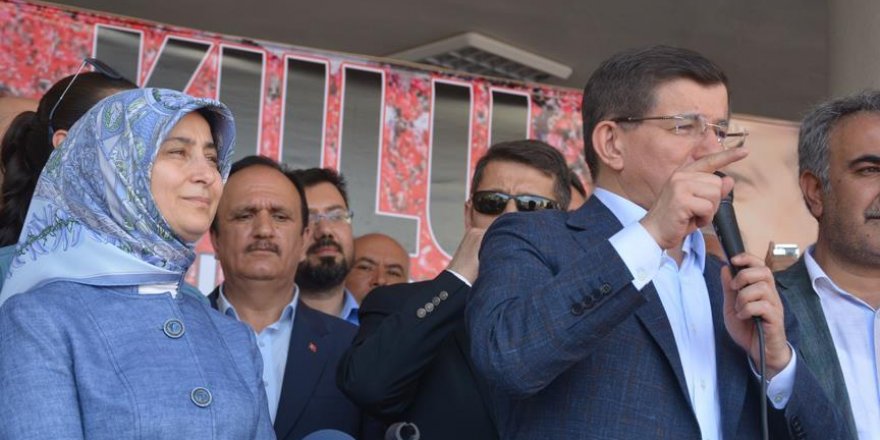 Davutoğlu: 'Böyle günlerde kim yiğit, kim dürüst ortaya çıkar'