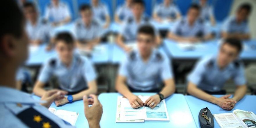 Askeri okuldan atılan öğrenciler FETÖ mağduru
