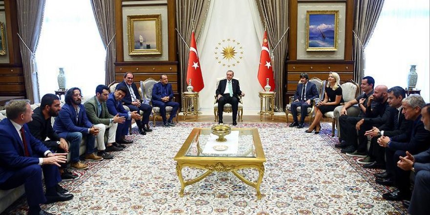 Cumhurbaşkanı Erdoğan sanat ve spor camiasından isimleri kabul etti