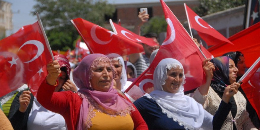 Diyarbakır kırmızı beyaza büründü