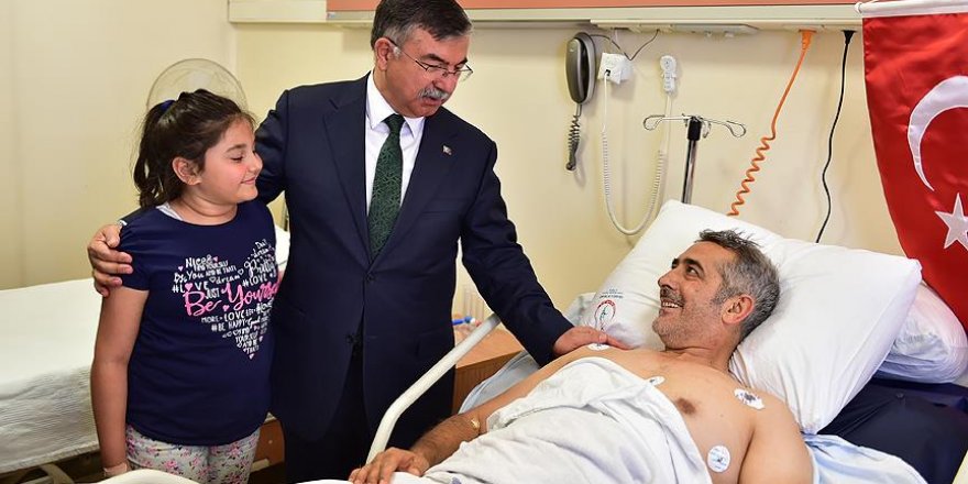 Bakan Yılmaz darbe girişiminde yaralananları ziyaret etti