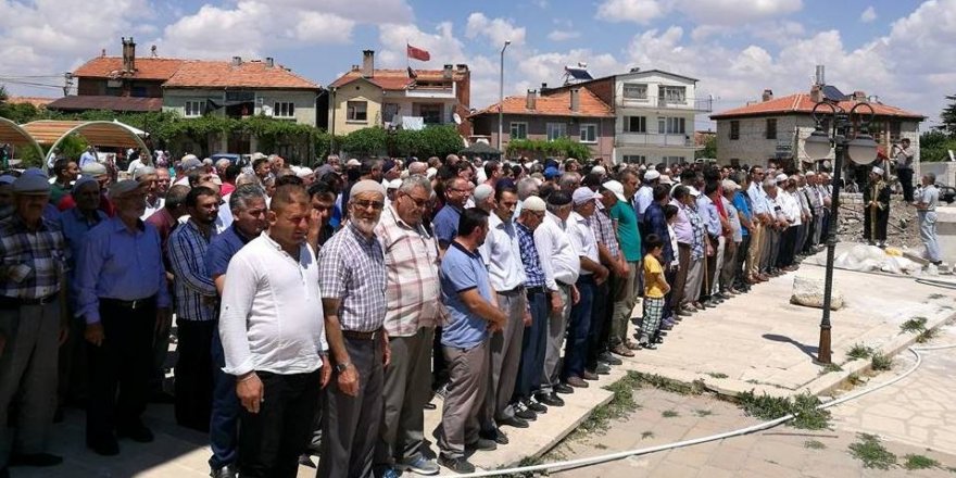 Beyşehir’de demokrasi şehitleri için gıyabi cenaze namazı