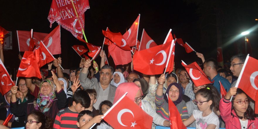 Ereğli bayraklarla donatıldı