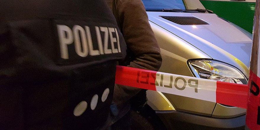 Münih’te bir alışveriş merkezinde etrafa ateş açıldı