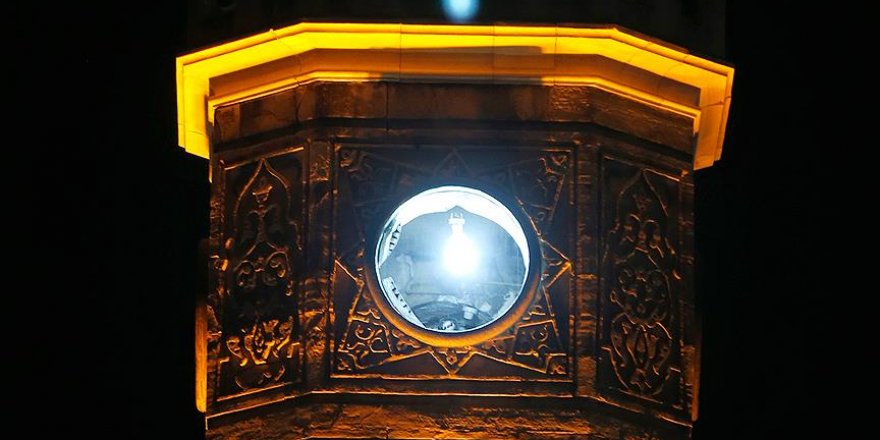 İzmir Saat Kulesi'ne zarar veren kişi yakalandı