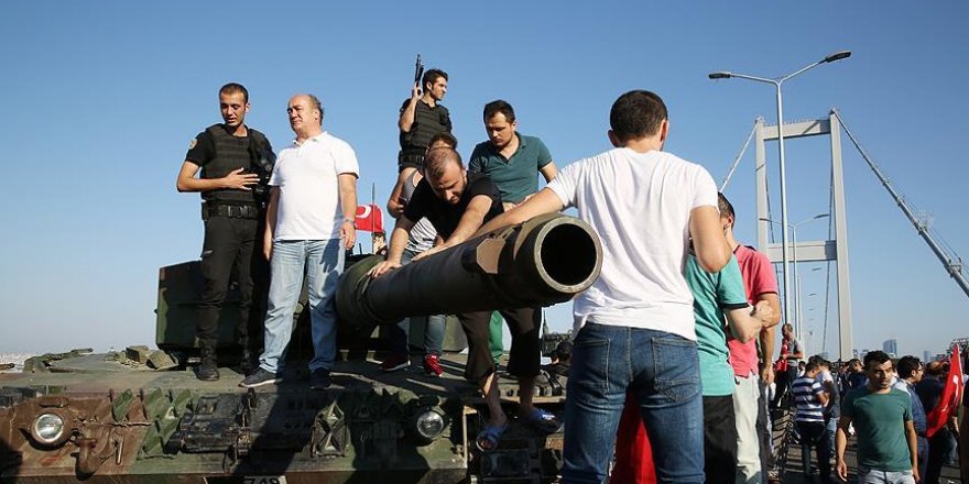 FETÖ'nün darbe girişimine edebiyat dünyasından tepki
