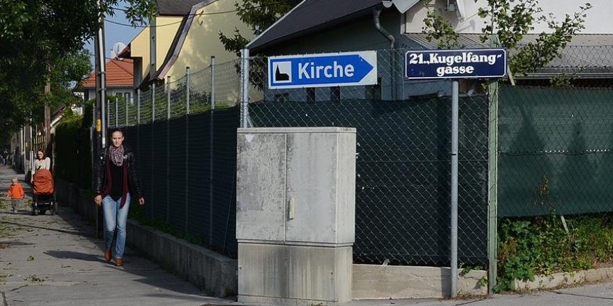 Avusturya'da dini eğitim veren derneğe ırkçı yazı