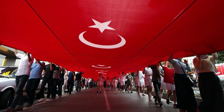 1919 metrelik bayrağın altında 20 bin kişi