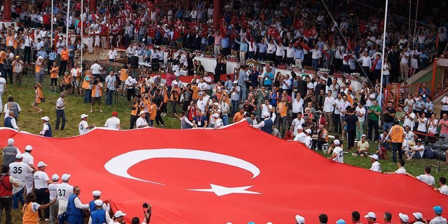 FETÖ'nün darbe girişimi er meydanında lanetlendi