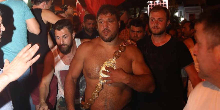 Başpehlivan Kara 'demokrasi nöbeti'ne destek verdi
