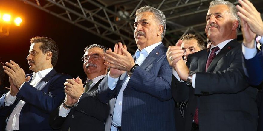Sakarya'daki demokrasi nöbetine bakanlar da katıldı