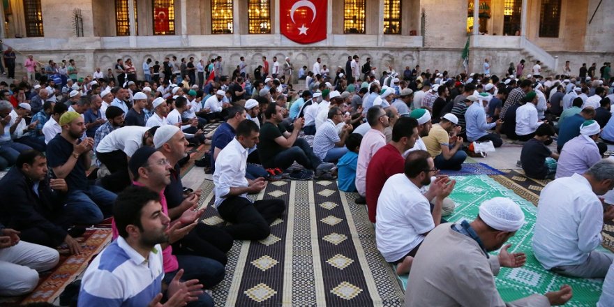 Demokrasi şehitleri için Fatih Camisi'nde dua