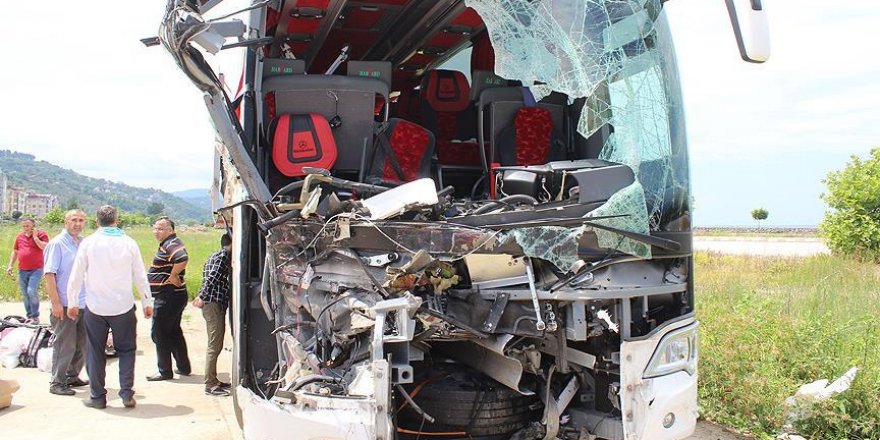 Giresun'da trafik kazası: 1 ölü, 34 yaralı
