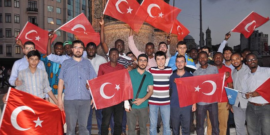 Yabancı öğrencilerden darbe protestosu