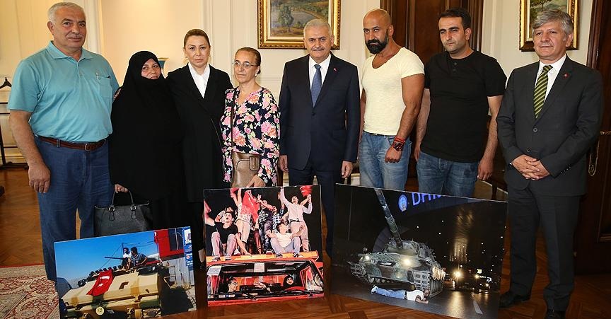 Başbakan Yıldırım, darbe girişimine direnen vatandaşları kabul etti