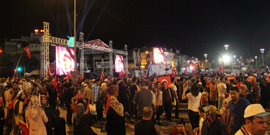 Konya'da demokrasi nöbeti devam ediyor