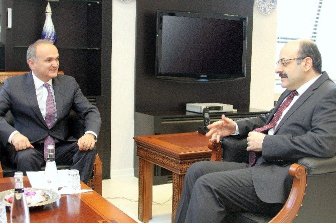 Bakan Özlü, YÖK Başkanı Saraç’ı ziyaret etti
