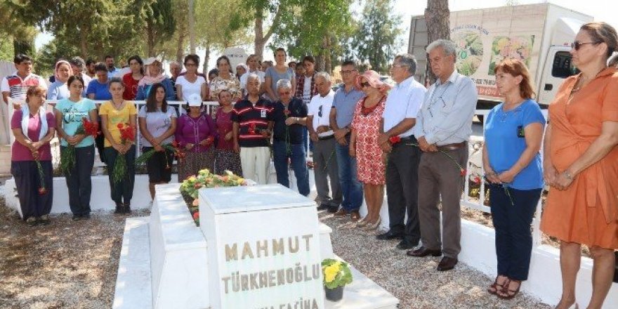 Türkmenoğlu, mezarı başında anıldı