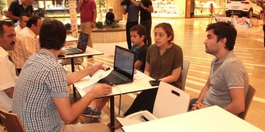 Piazza’da YGS-LYS Tercih Danışma Merkezi kuruldu